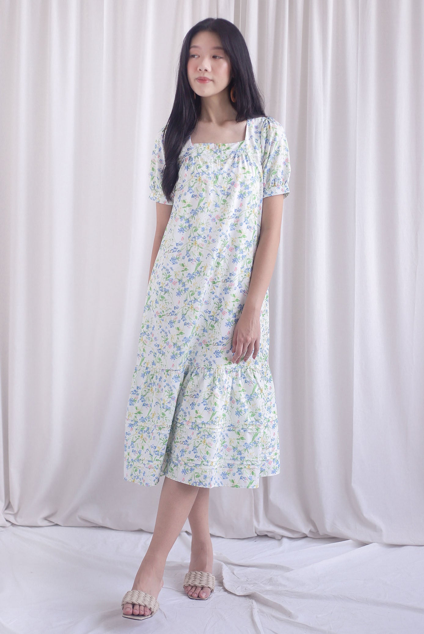 Antoinette Sashed Pintuck Hem Maxi Dress In White Floral