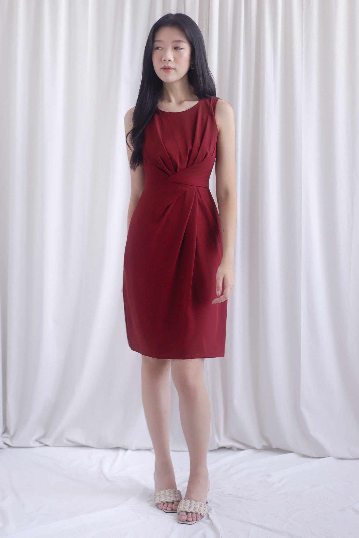 Bethany Pleated Waist Shealth Work Dress In Wine Red