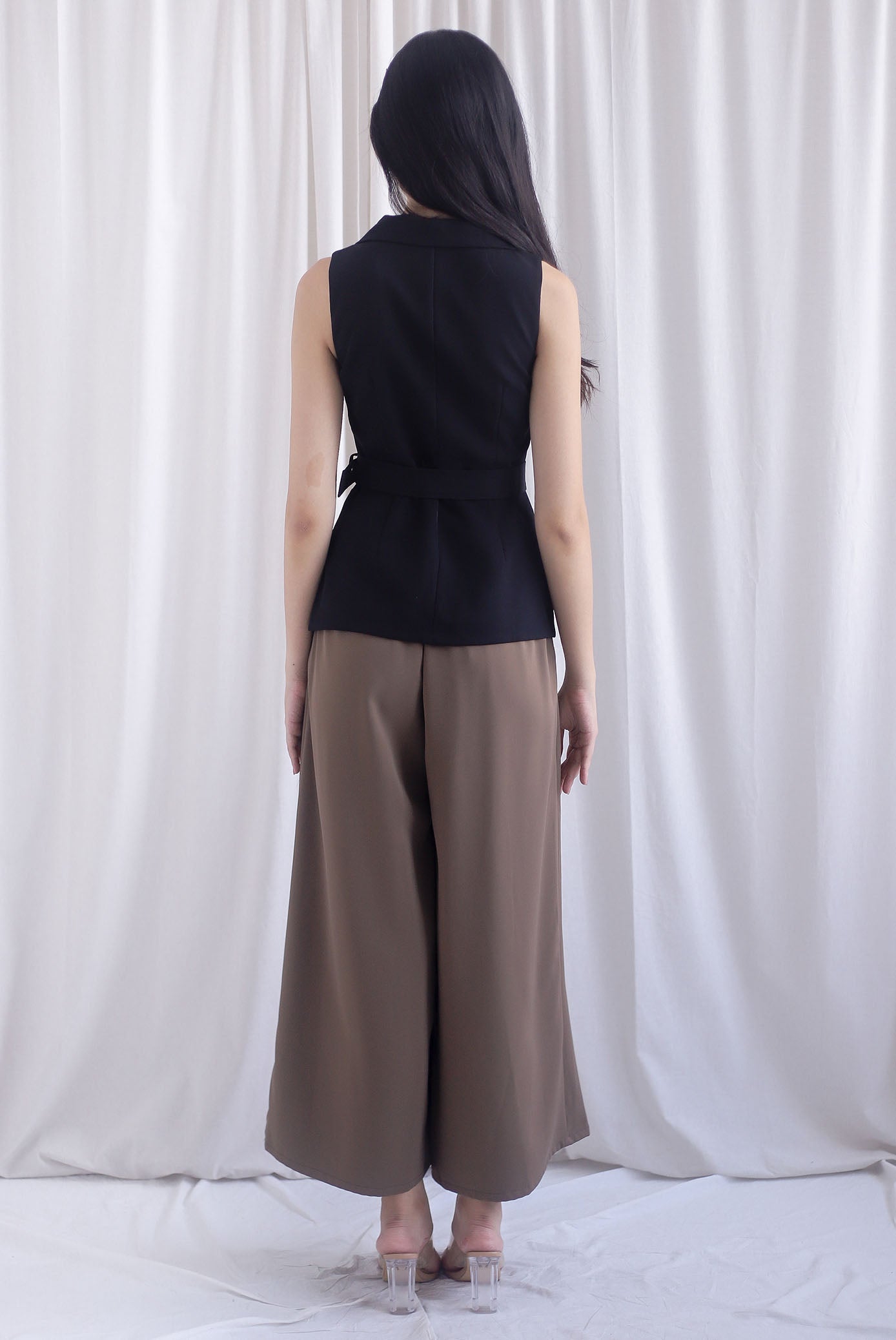 Margaux Collar Front Zip Top In Black