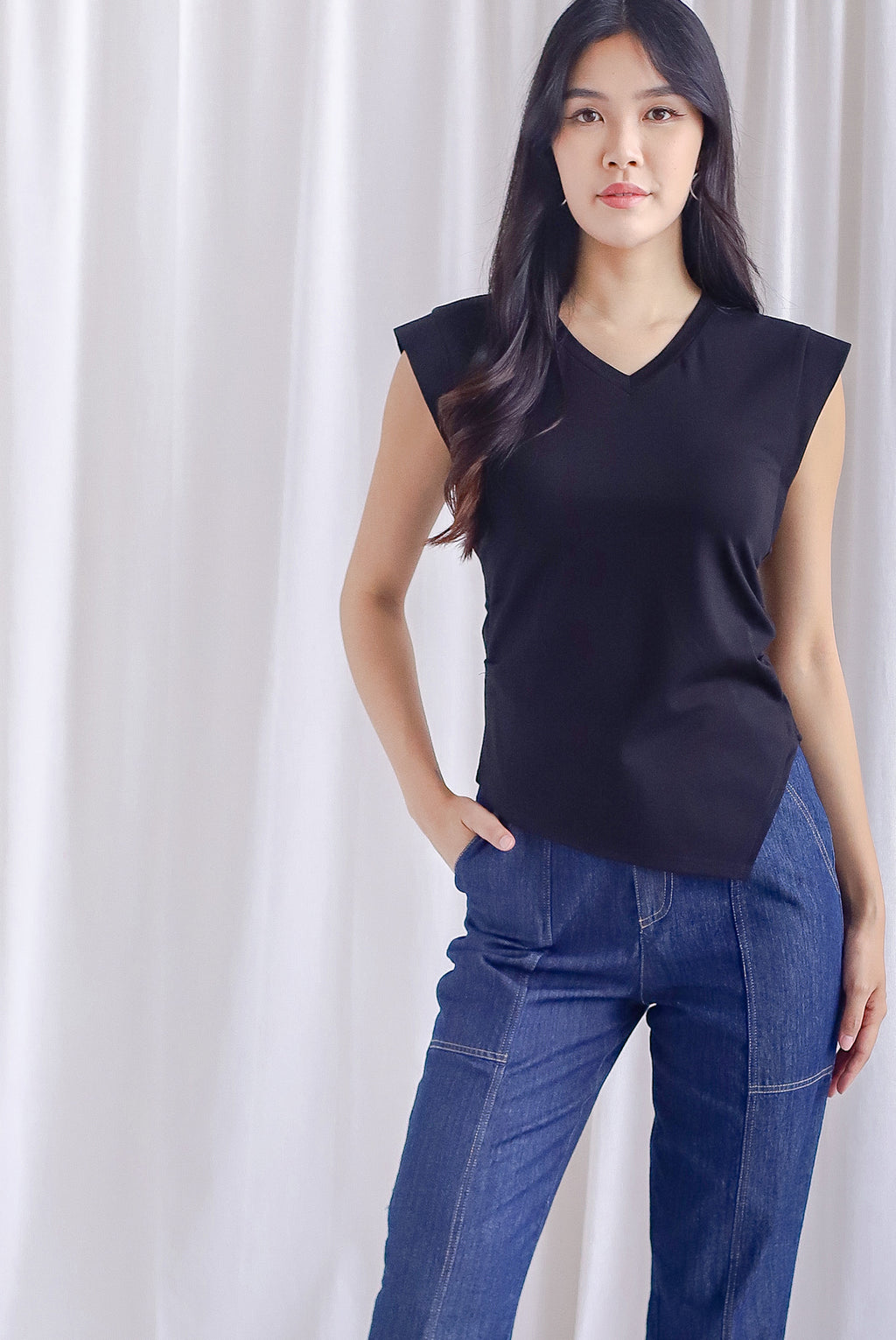 Aiden Asymm Hem Top In Black – The Design Closets