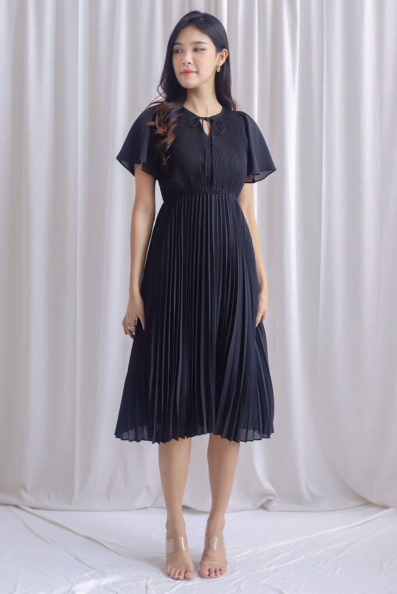 Anissa Flare Sleeve Pleated Dress In Black
