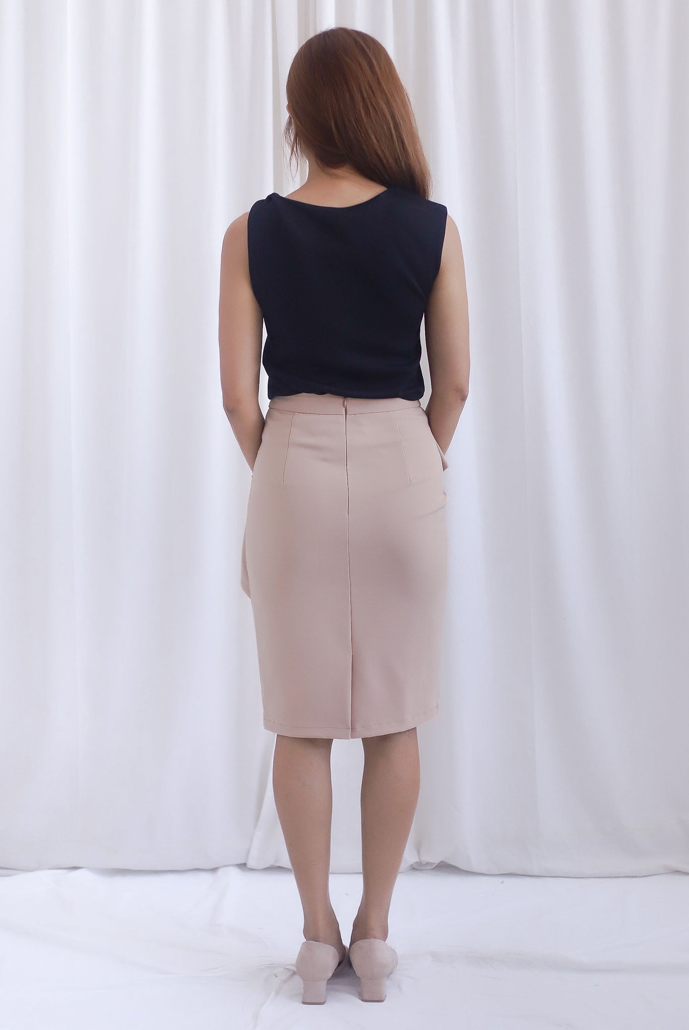 Ariana Twisted Shoulder Top In Black