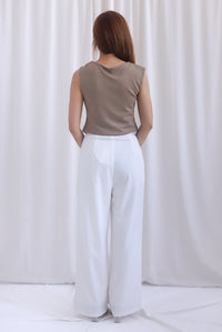Ariana Twisted Shoulder Top In Taupe