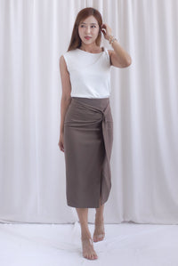 Ariana Twisted Shoulder Top In White