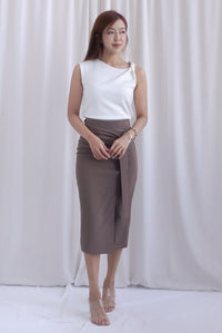 Ariana Twisted Shoulder Top In White