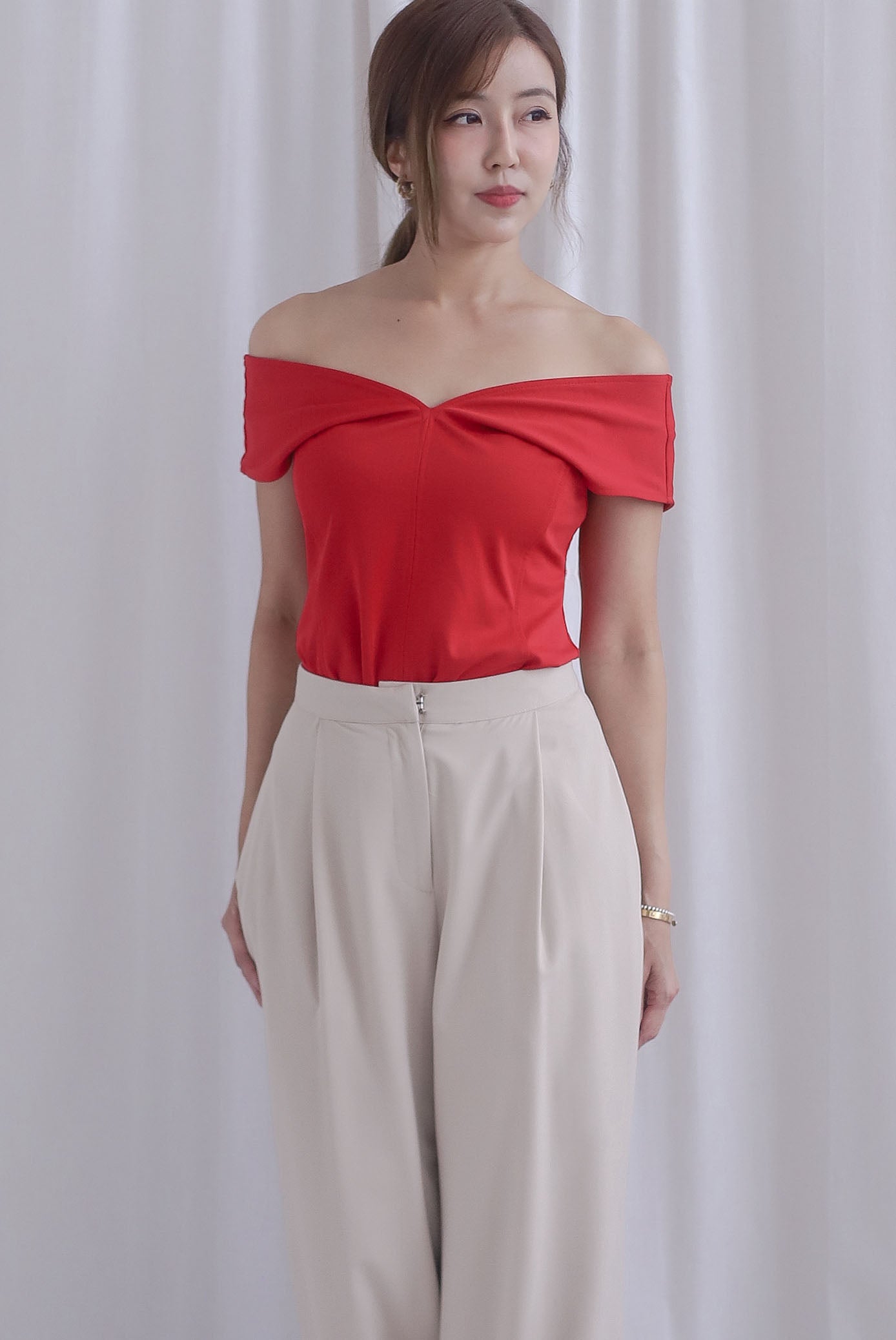 Aveline 2 Ways V Neck Top In Red