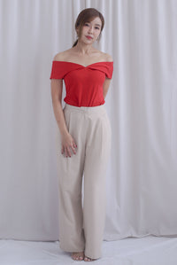 Aveline 2 Ways V Neck Top In Red
