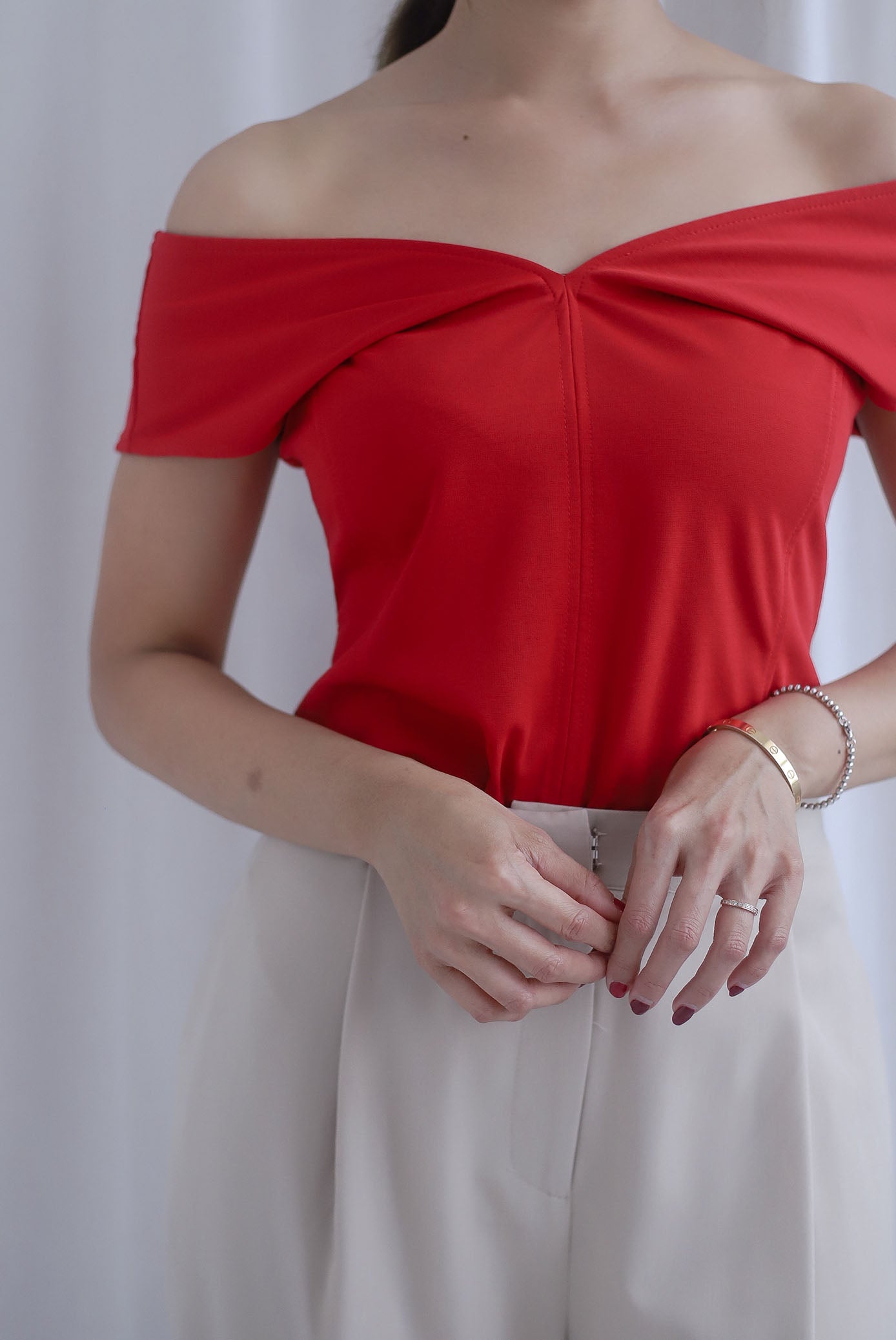 Aveline 2 Ways V Neck Top In Red