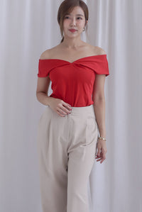 Aveline 2 Ways V Neck Top In Red