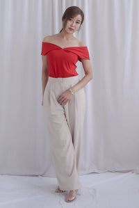 Aveline 2 Ways V Neck Top In Red