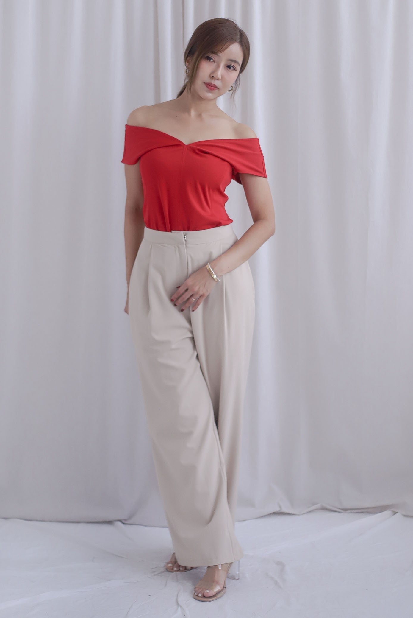 Aveline 2 Ways V Neck Top In Red