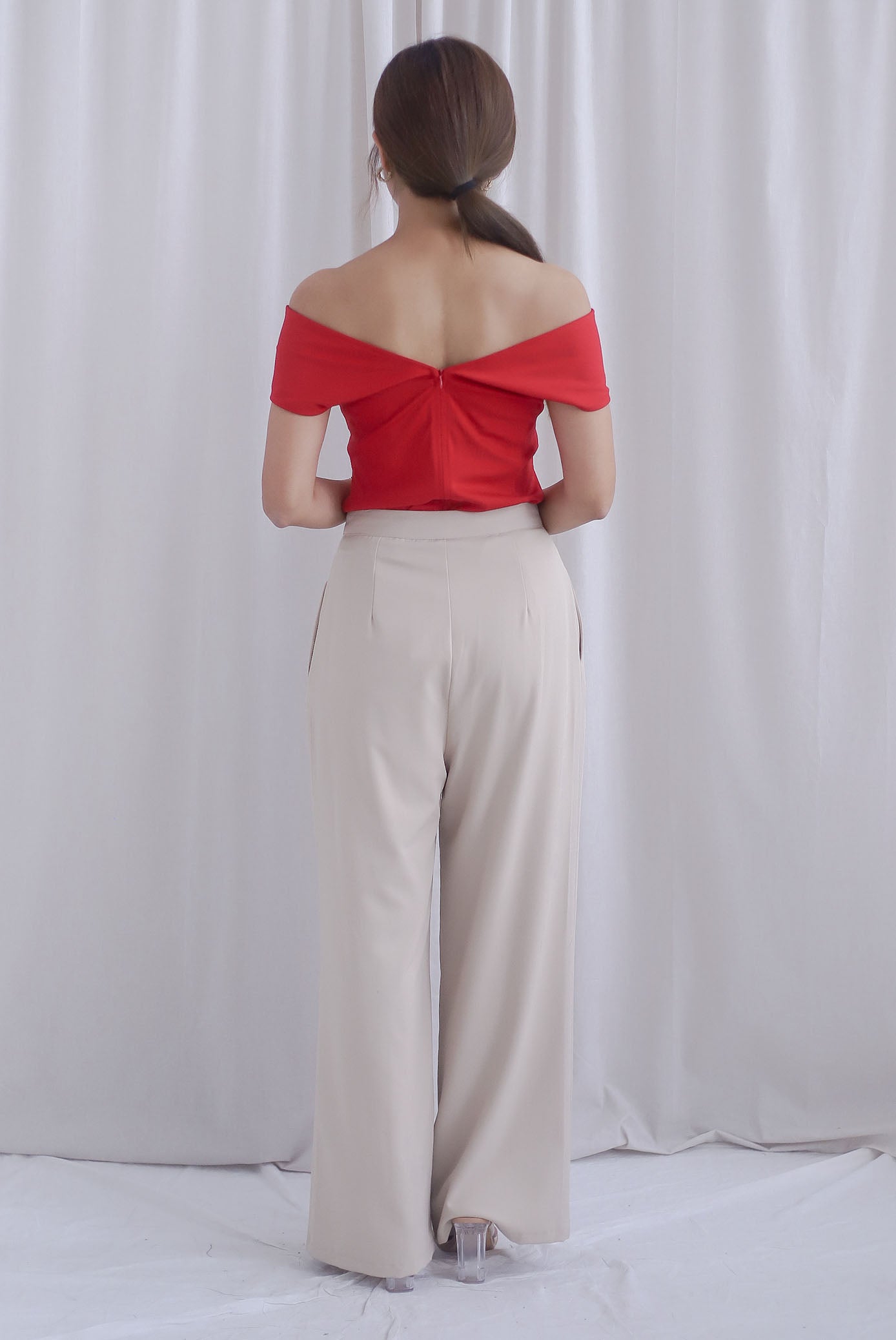 Aveline 2 Ways V Neck Top In Red