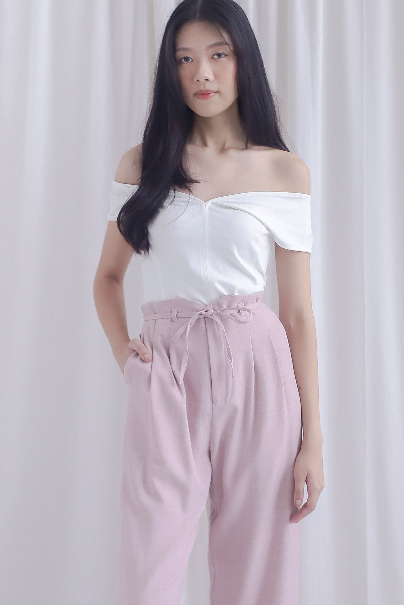 Aveline 2 Ways V Neck Top In White