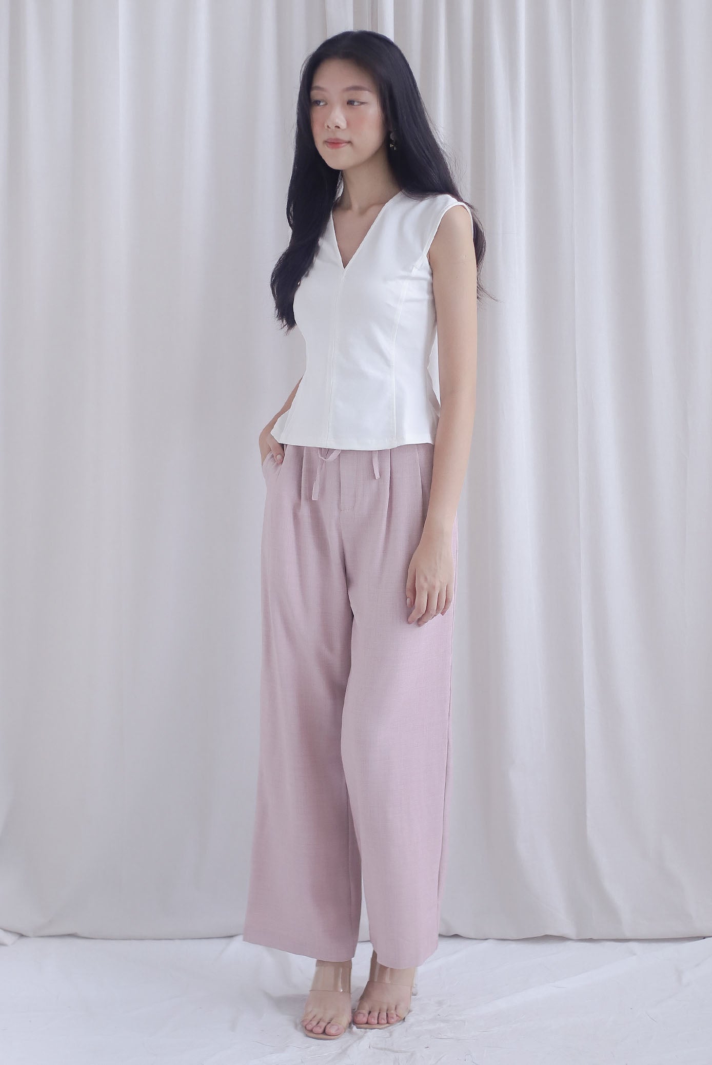 Aveline 2 Ways V Neck Top In White