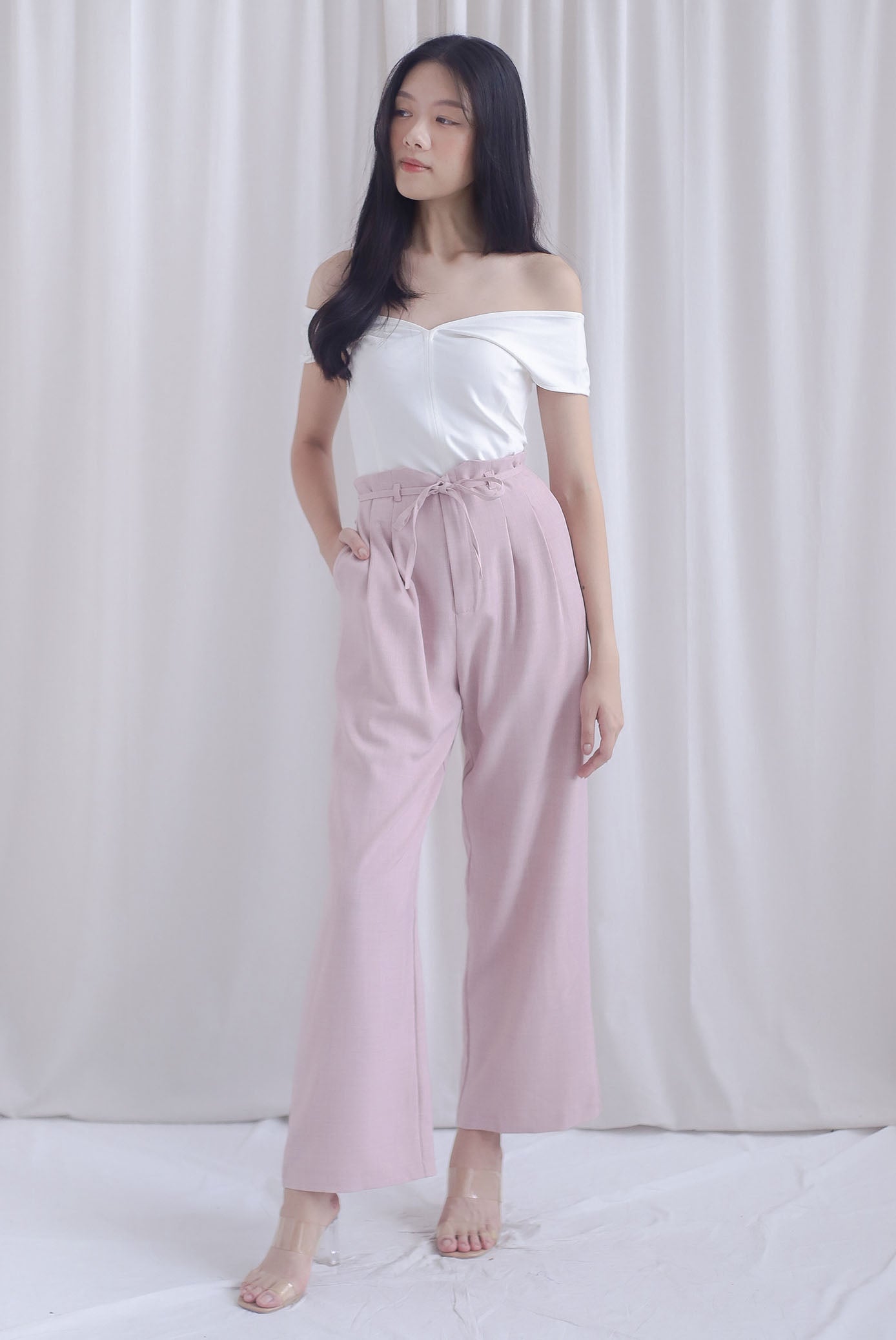 Aveline 2 Ways V Neck Top In White