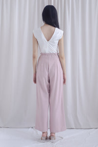 Aveline 2 Ways V Neck Top In White