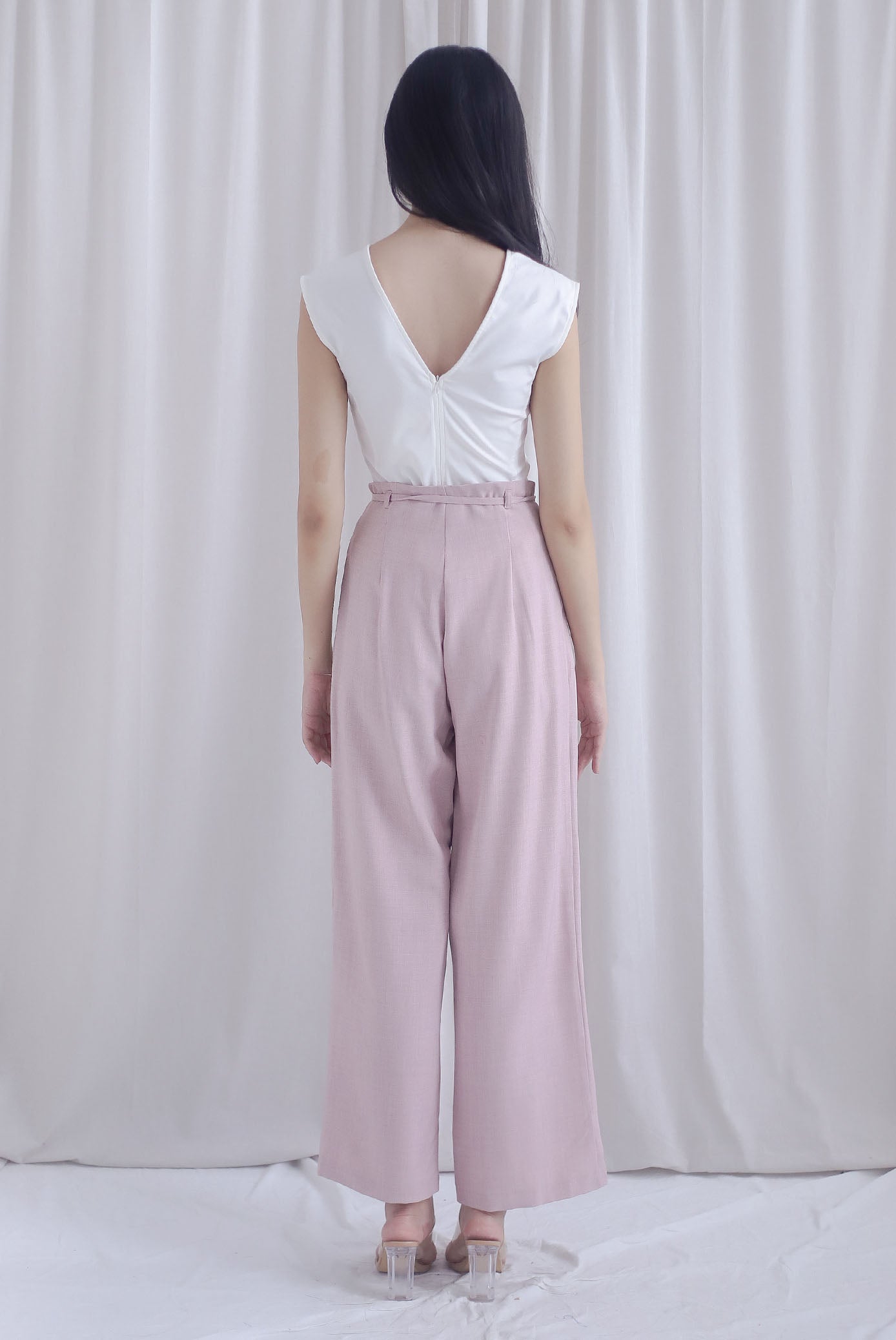 Aveline 2 Ways V Neck Top In White