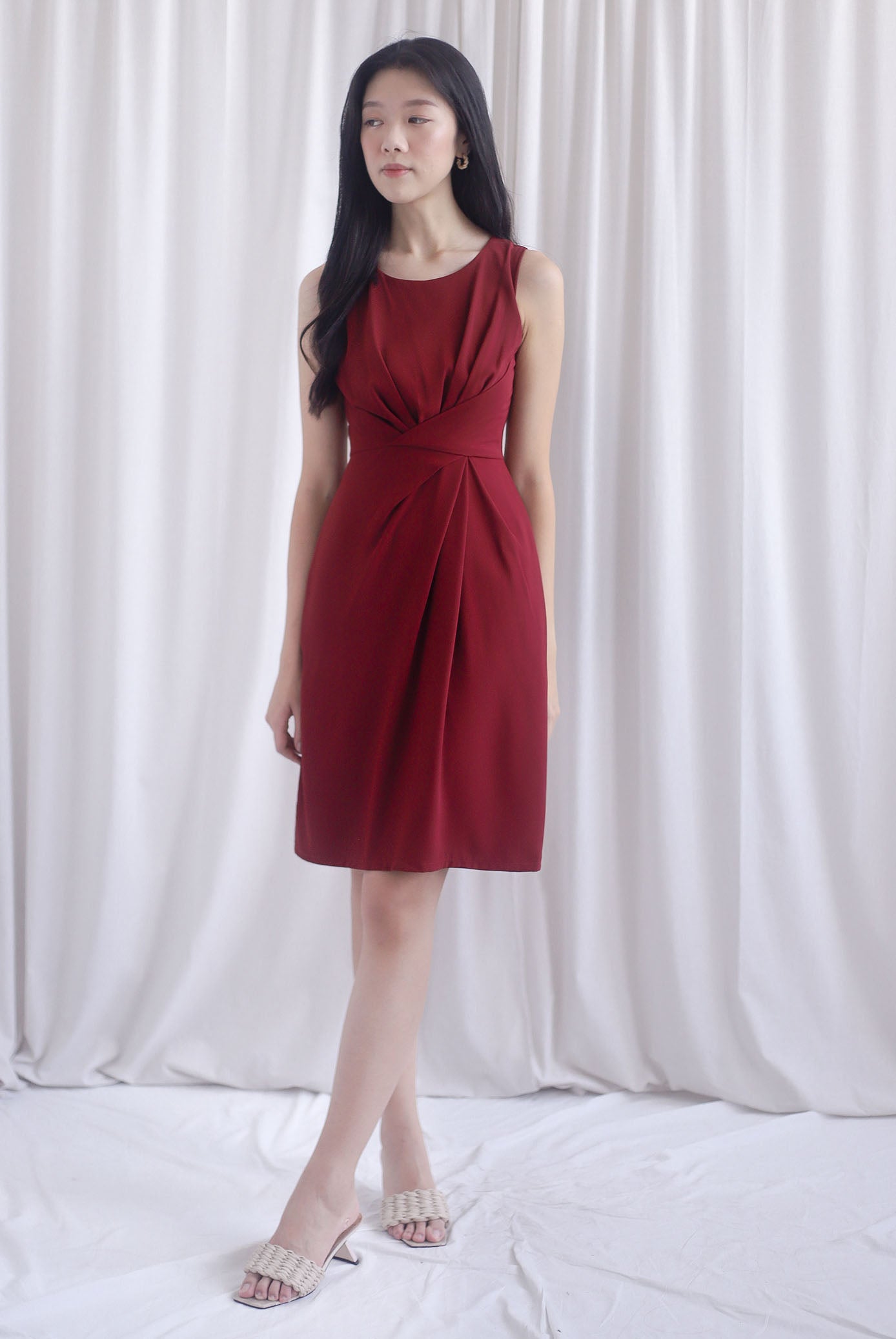 Bethany Pleated Waist Shealth Work Dress In Wine Red