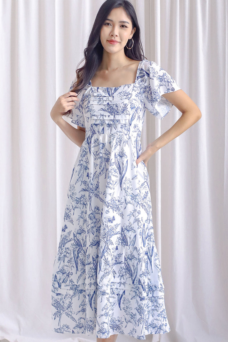 Bevelia Flutter Sleeve Pleated Maxi Dress In Navy Porcelain