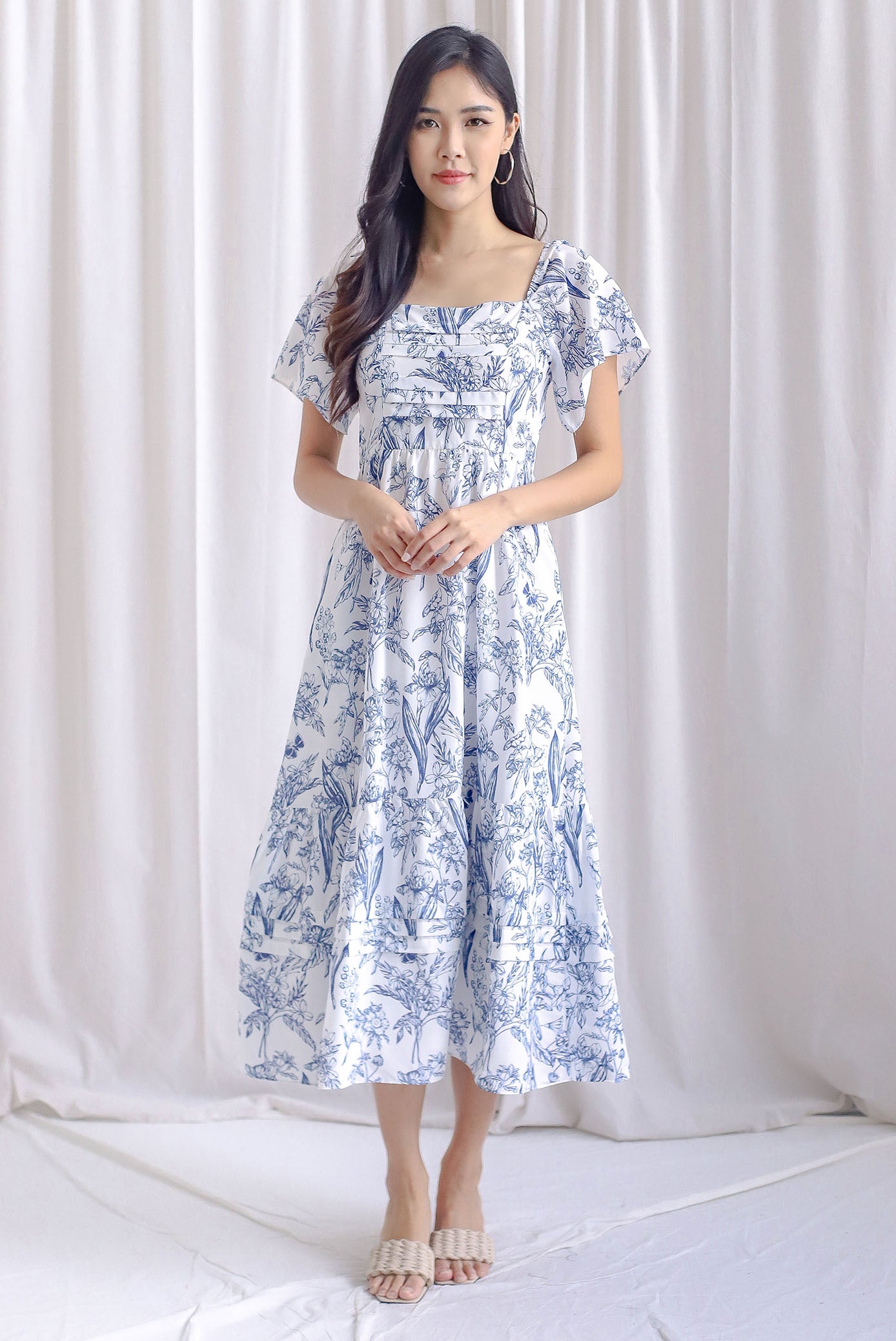 Bevelia Flutter Sleeve Pleated Maxi Dress In Navy Porcelain