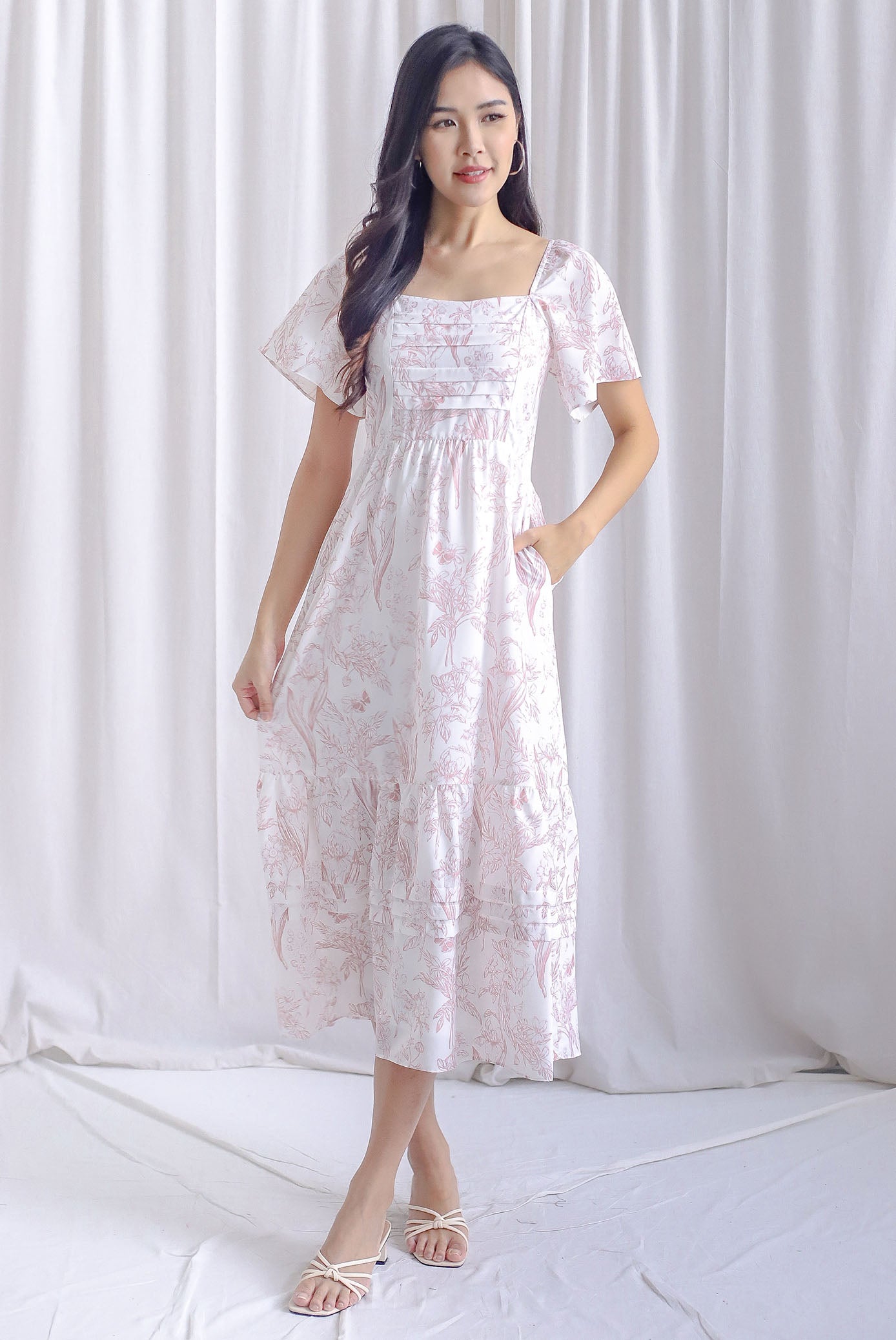 Bevelia Flutter Sleeve Pleated Maxi Dress In Pink Porcelain
