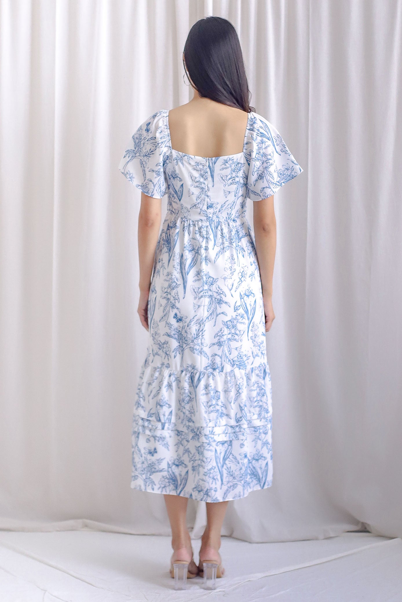Bevelia Flutter Sleeve Pleated Maxi Dress In Teal Porcelain