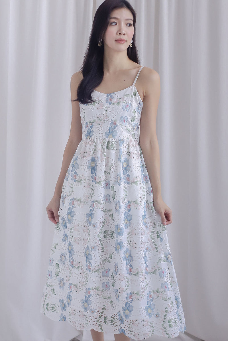 Calybrid Embro Floral Spag Scallop Dress In Blue