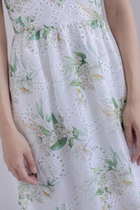 Calybrid Embro Floral Spag Scallop Dress In Green