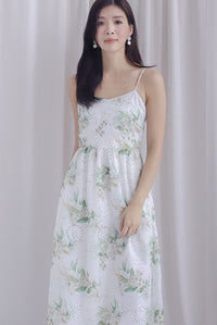 Calybrid Embro Floral Spag Scallop Dress In Green