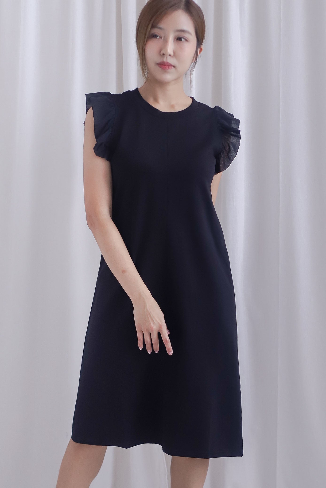 Carla Ruffle Sleeve Midi Shift Dress In Black