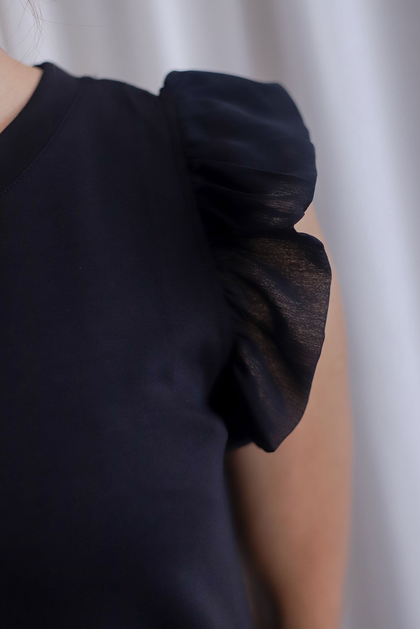 Carla Ruffle Sleeve Midi Shift Dress In Black