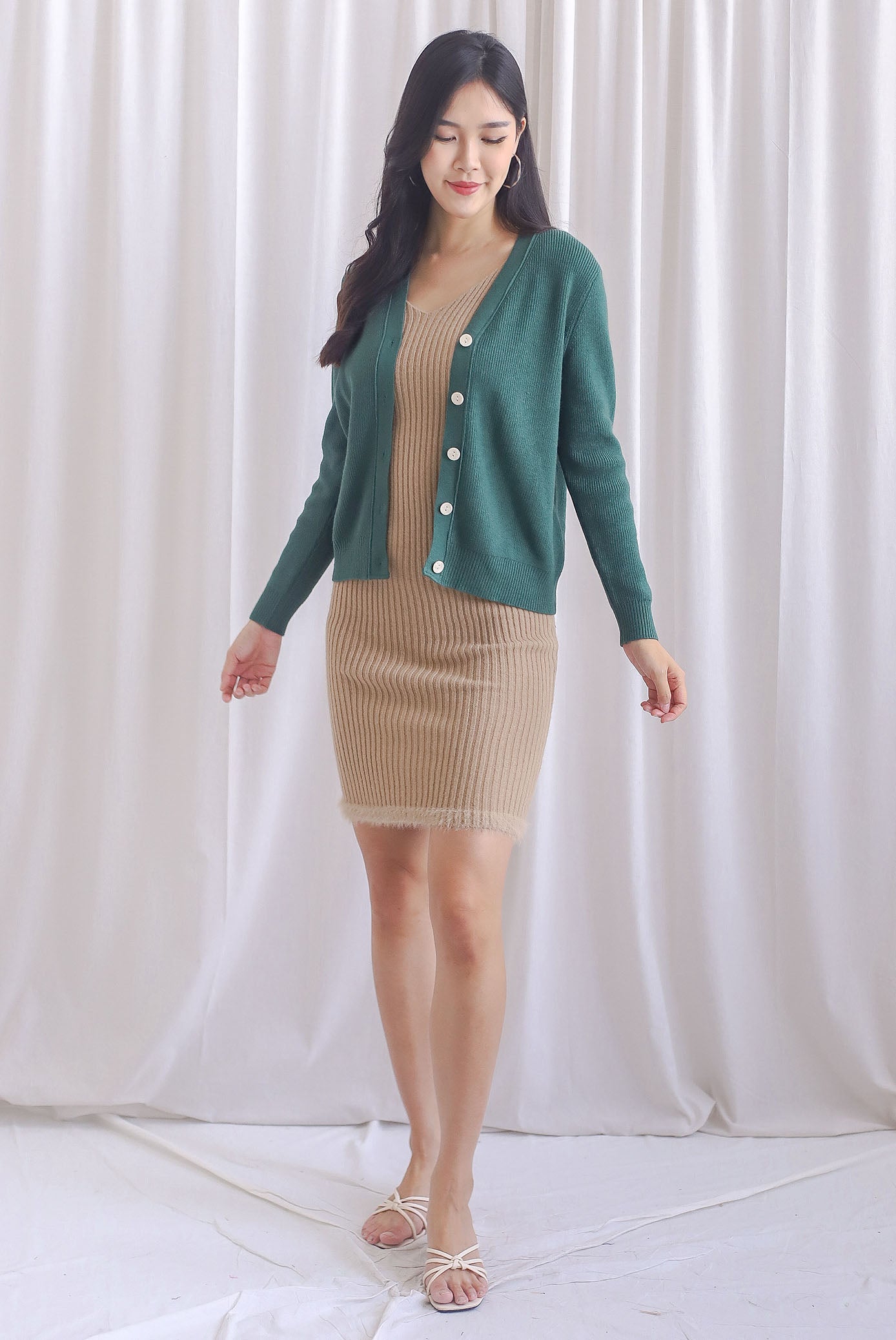 Carter Ribbed Buttons Cardigan In Forest Green