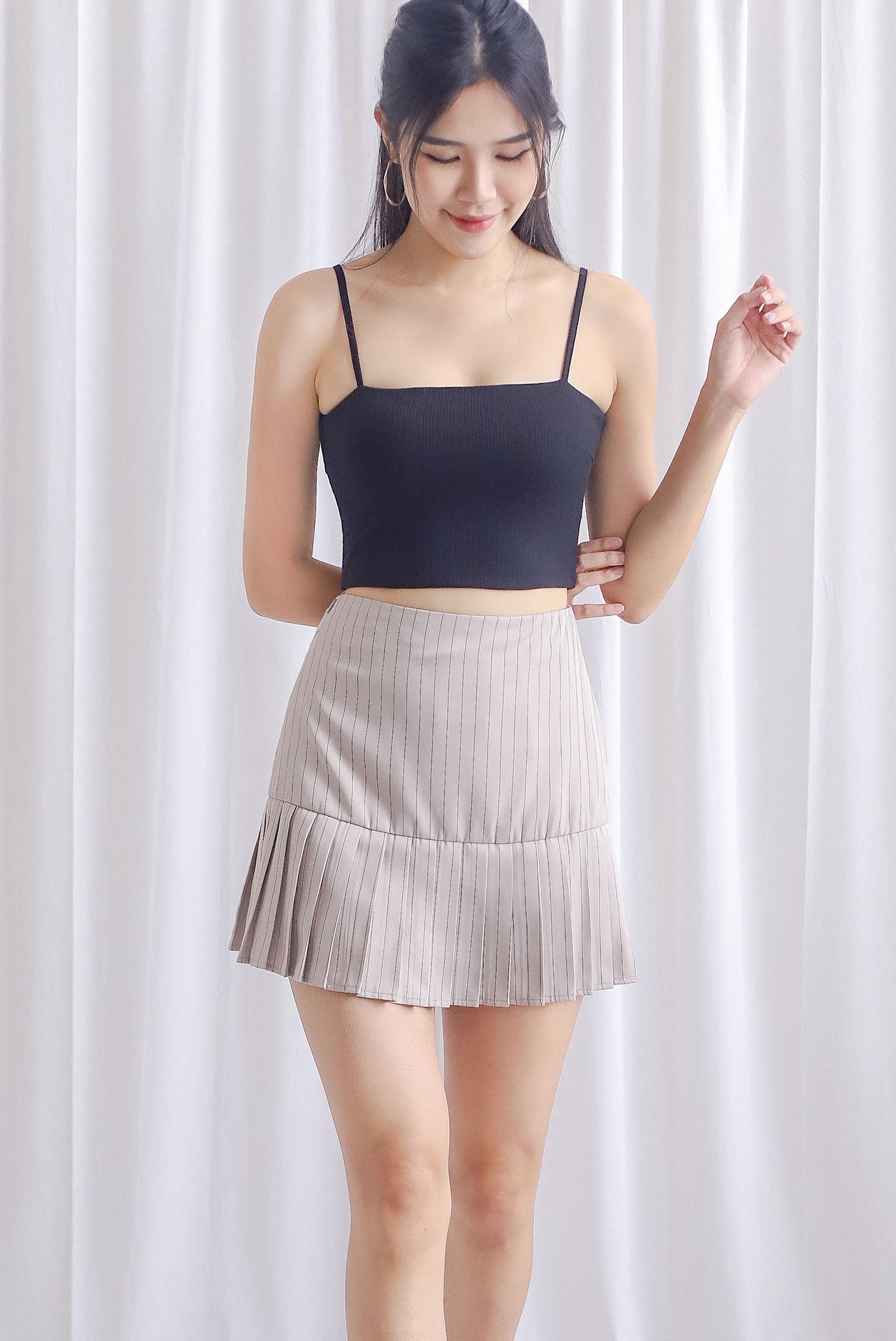 Chelo Pinstriped Pleat Skort In Taupe