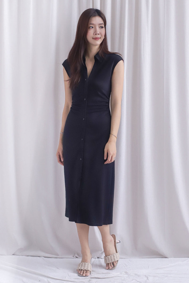 Daphne Collar Front Zip Ruched Dress In Black