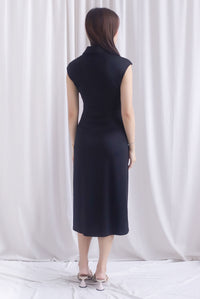 Daphne Collar Front Zip Ruched Dress In Black
