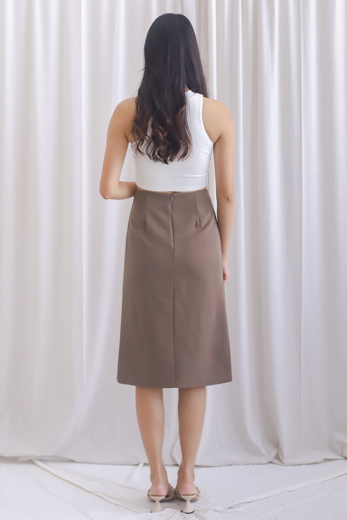 Drew Buttons Slit Skirt In Taupe