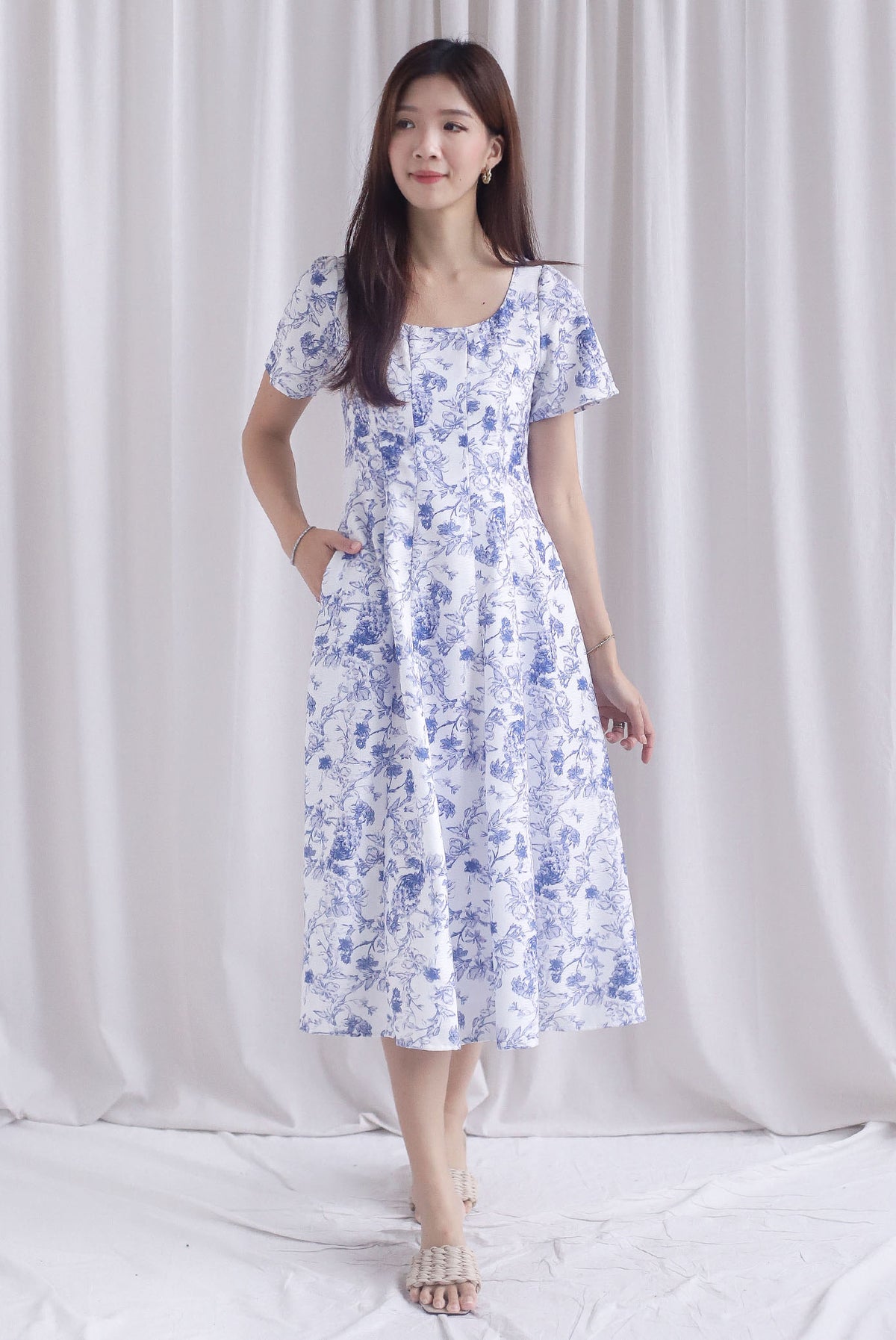 Efisio Porcelain Sleeved Seam Midi Dress In Blue