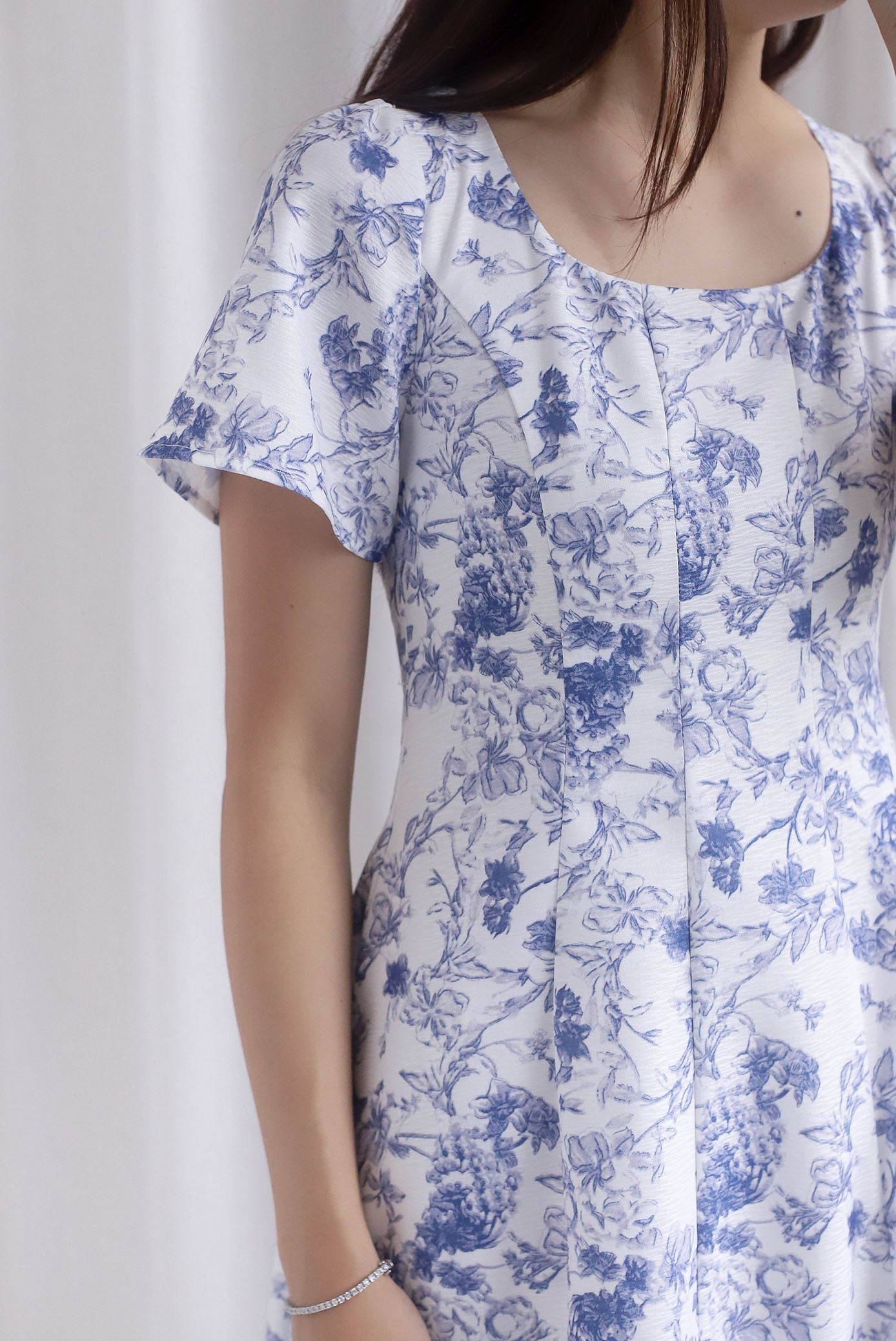 Efisio Porcelain Sleeved Seam Midi Dress In Blue