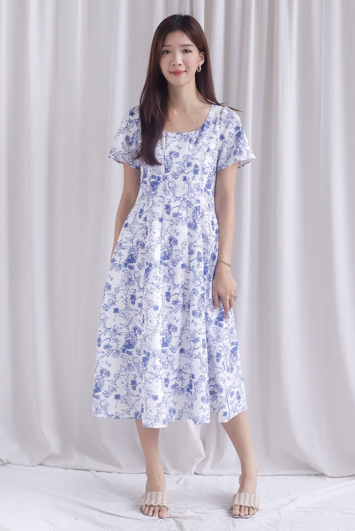 Efisio Porcelain Sleeved Seam Midi Dress In Blue