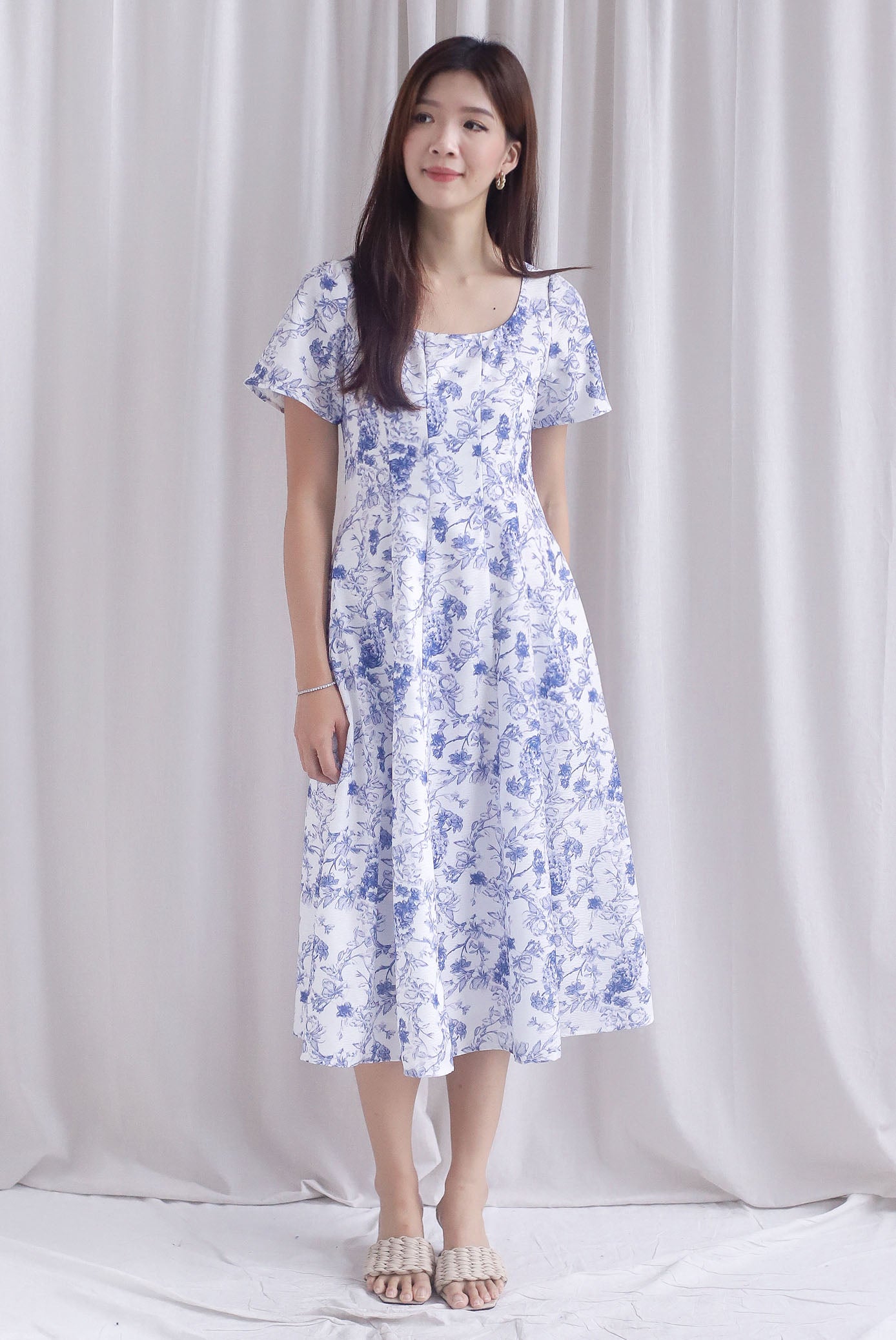 Efisio Porcelain Sleeved Seam Midi Dress In Blue