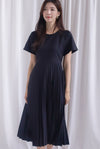 Elon Sleeved Pleat Midi Dress In Black