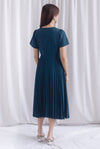 Elon Sleeved Pleat Midi Dress In Forest Green