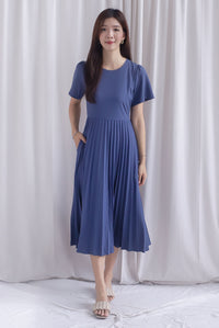 Elon Sleeved Pleat Midi Dress In Steel Blue