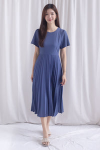 Elon Sleeved Pleat Midi Dress In Steel Blue