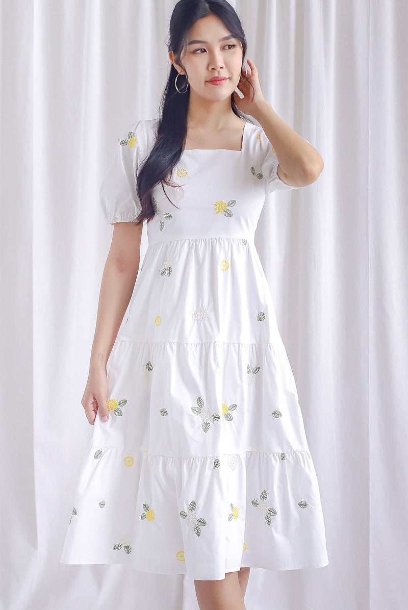 Elyna Embro Puffy Sleeve Tier Midi Dress In White