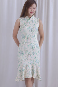 Emerald Floral Scallop Trim Memaid Cheong Sam Dress In Cream/Green