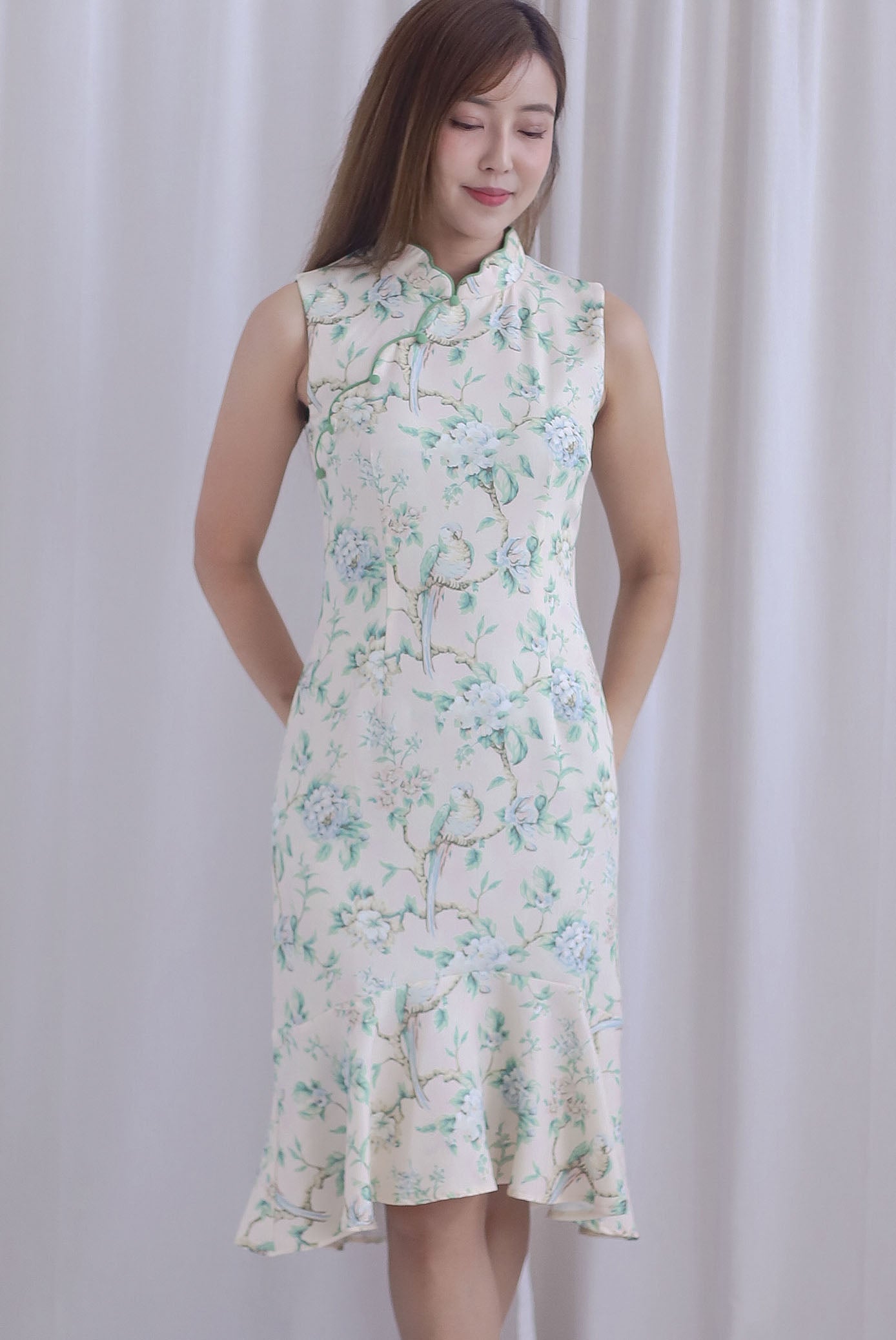 Emerald Floral Scallop Trim Memaid Cheong Sam Dress In Cream/Green