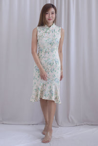 Emerald Floral Scallop Trim Memaid Cheong Sam Dress In Cream/Green