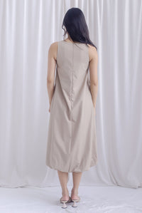 Everly Balloon Trapeze Maxi Dress In Taupe