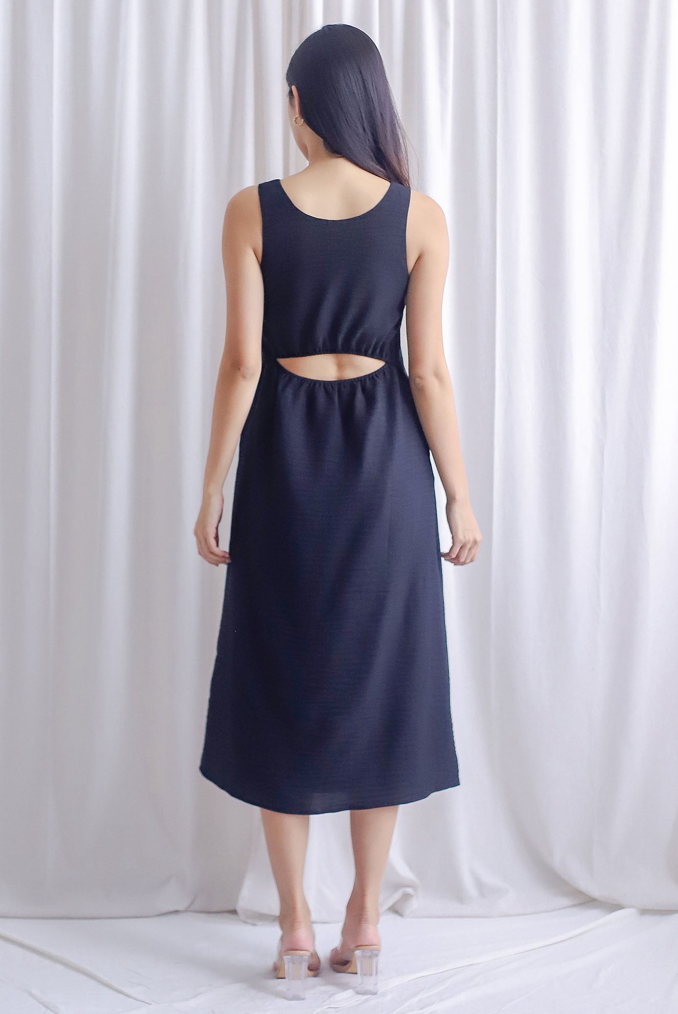 Fern Sleeveless Cut Out Back Maxi Dress In Black – The Design Closets